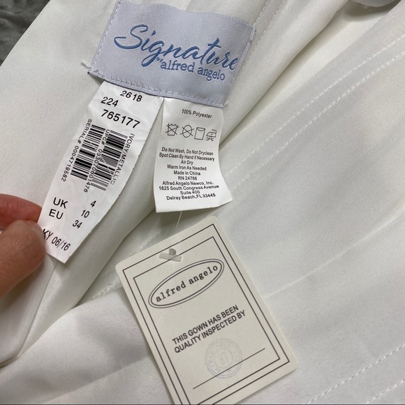 New WEDDING DRESS - Picture 9 of 16